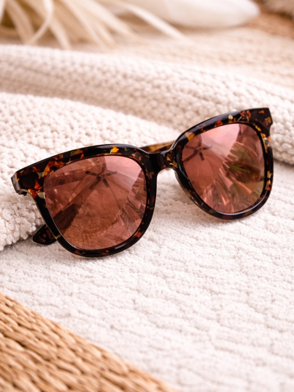Tortoiseshell Frame Sunglasses with Rose Lenses - Women BLENDERS